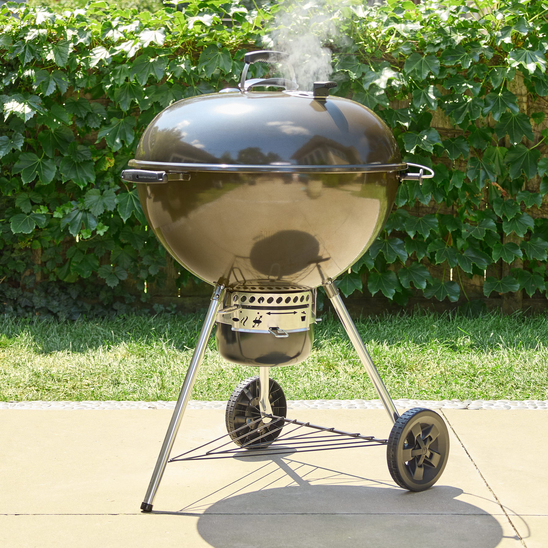 Master-Touch Charcoal Grill 26” | Weber US