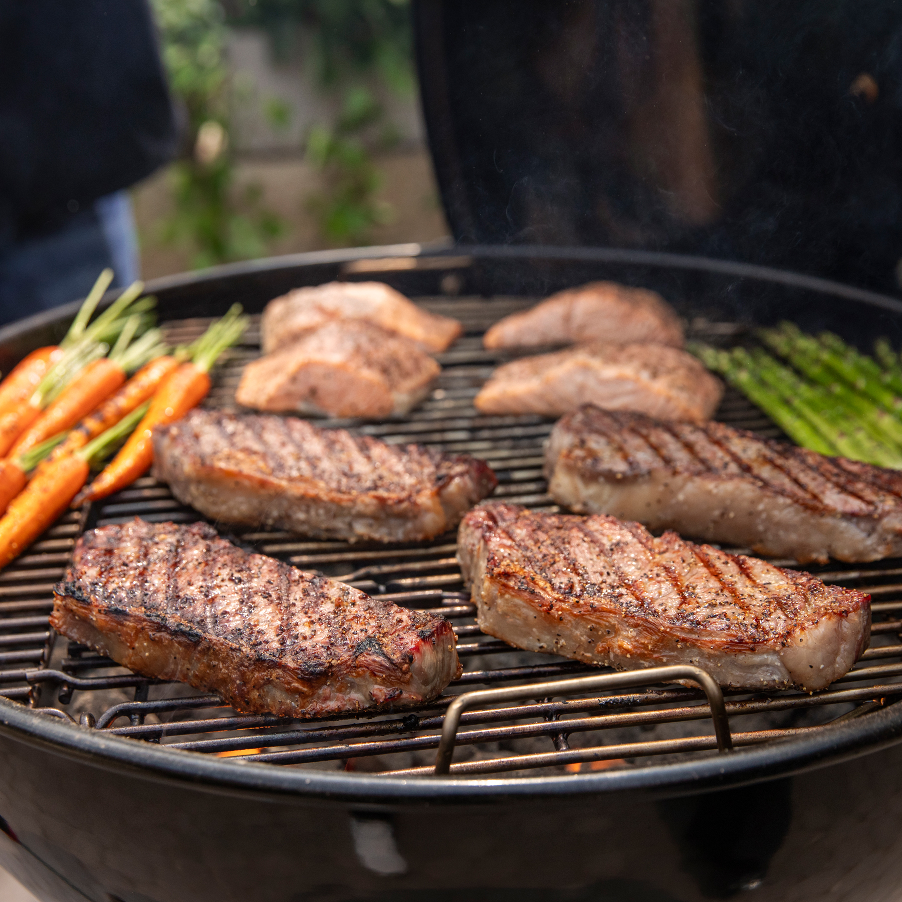 Master-Touch Charcoal Grill 26” | Weber US
