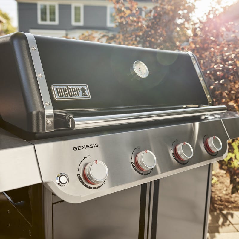 Genesis E-415 Gas Barbecue image number 1