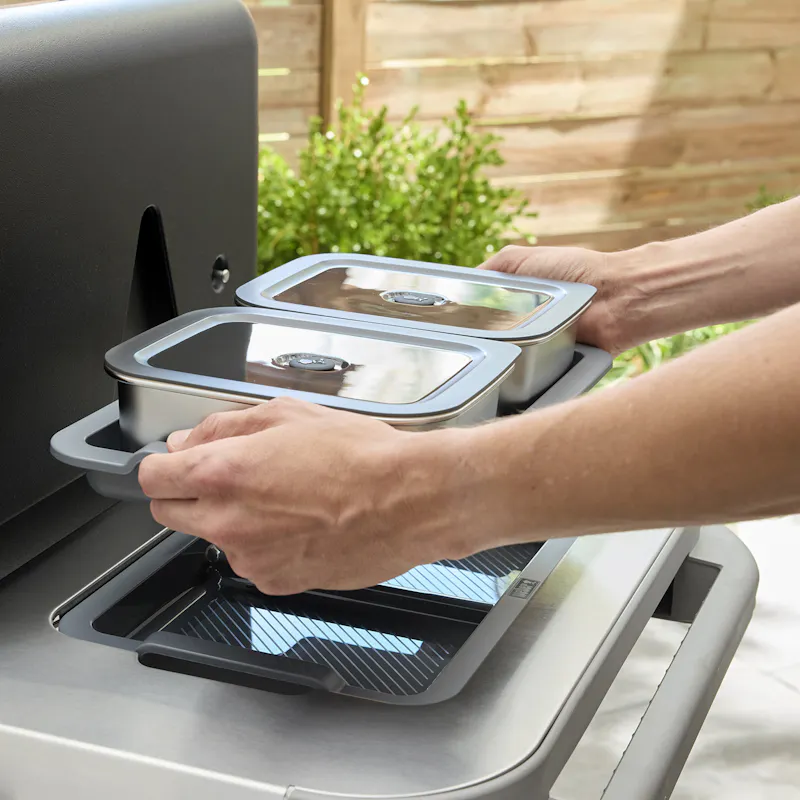 Weber&reg; Genesis&reg; E-425 4-Burner Gas Barbecue (LPG) view 3