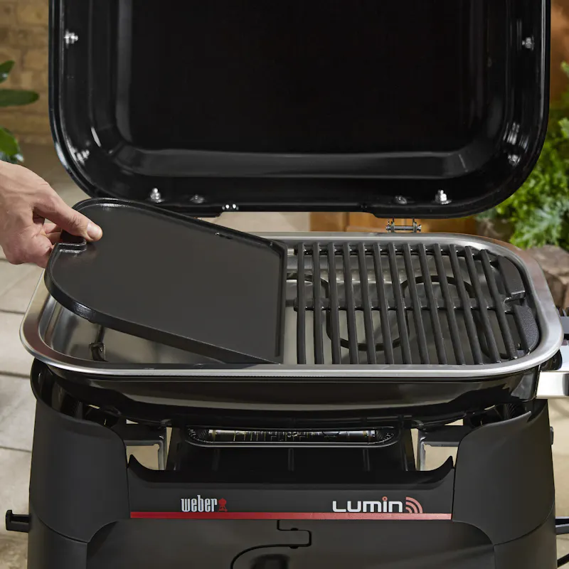 Barbecue &eacute;lectrique d&rsquo;ext&eacute;rieur connect&eacute; Lumin&reg; avec support view 4