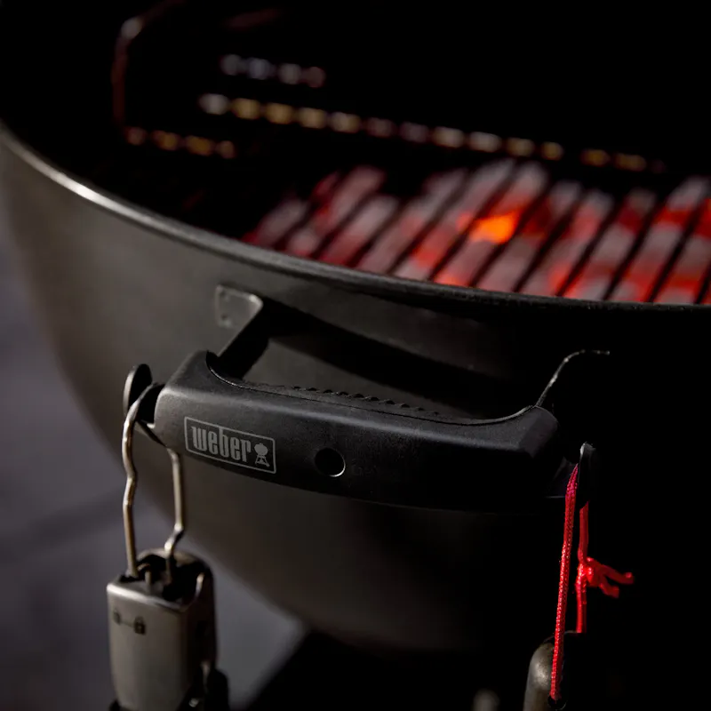 22&rdquo; Original Kettle&reg; Premium Stealth&reg; Edition Charcoal Grill image number 3