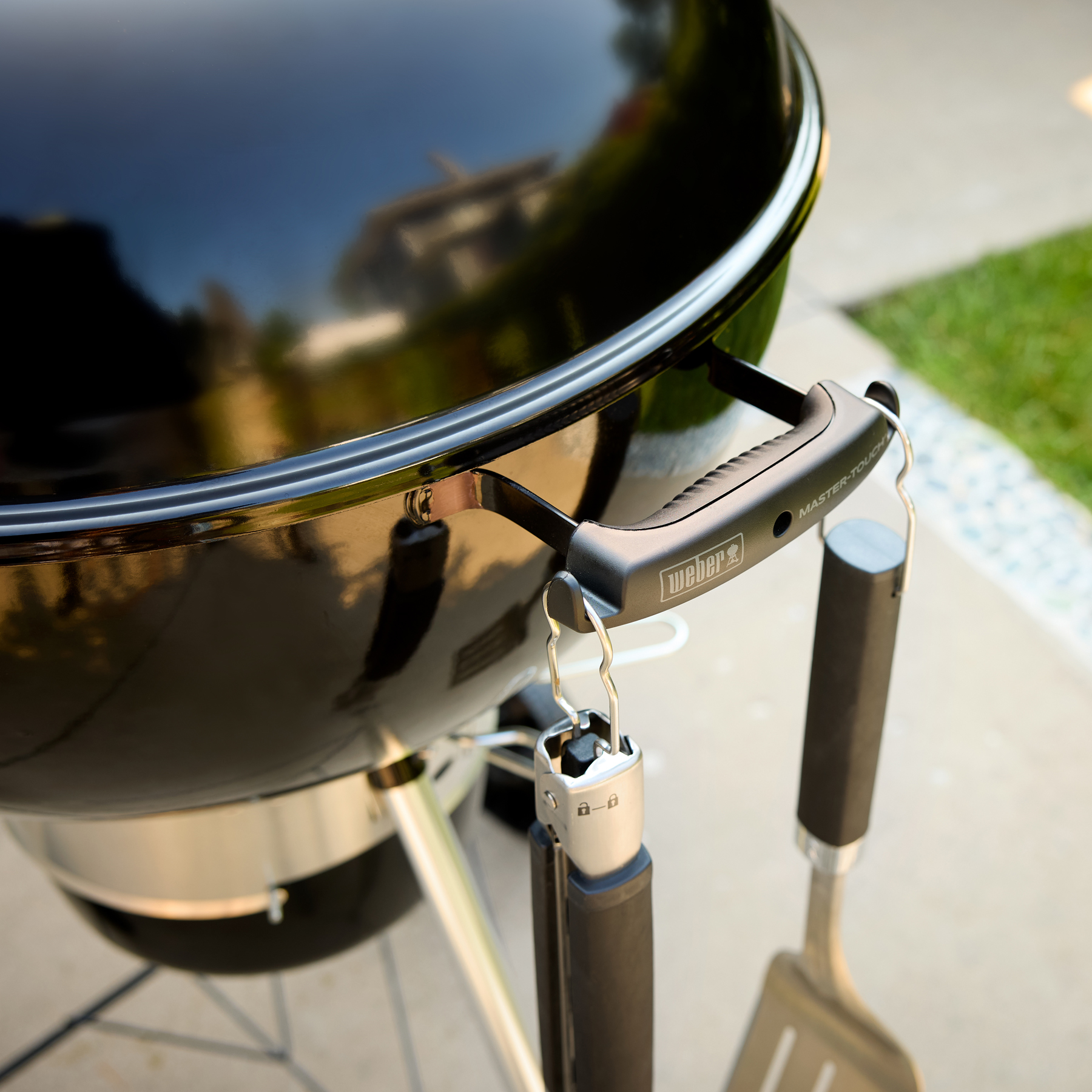 Asador de carb&oacute;n Master-Touch, 22"