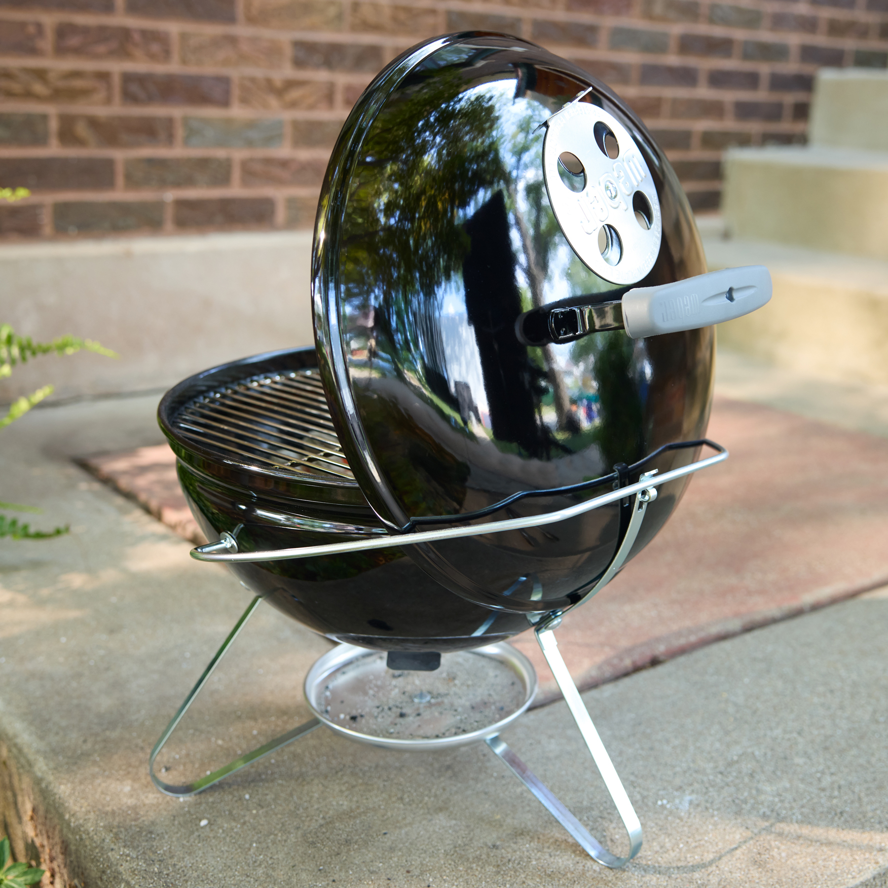 Smokey Joe® 14” Charcoal Grill | Weber US