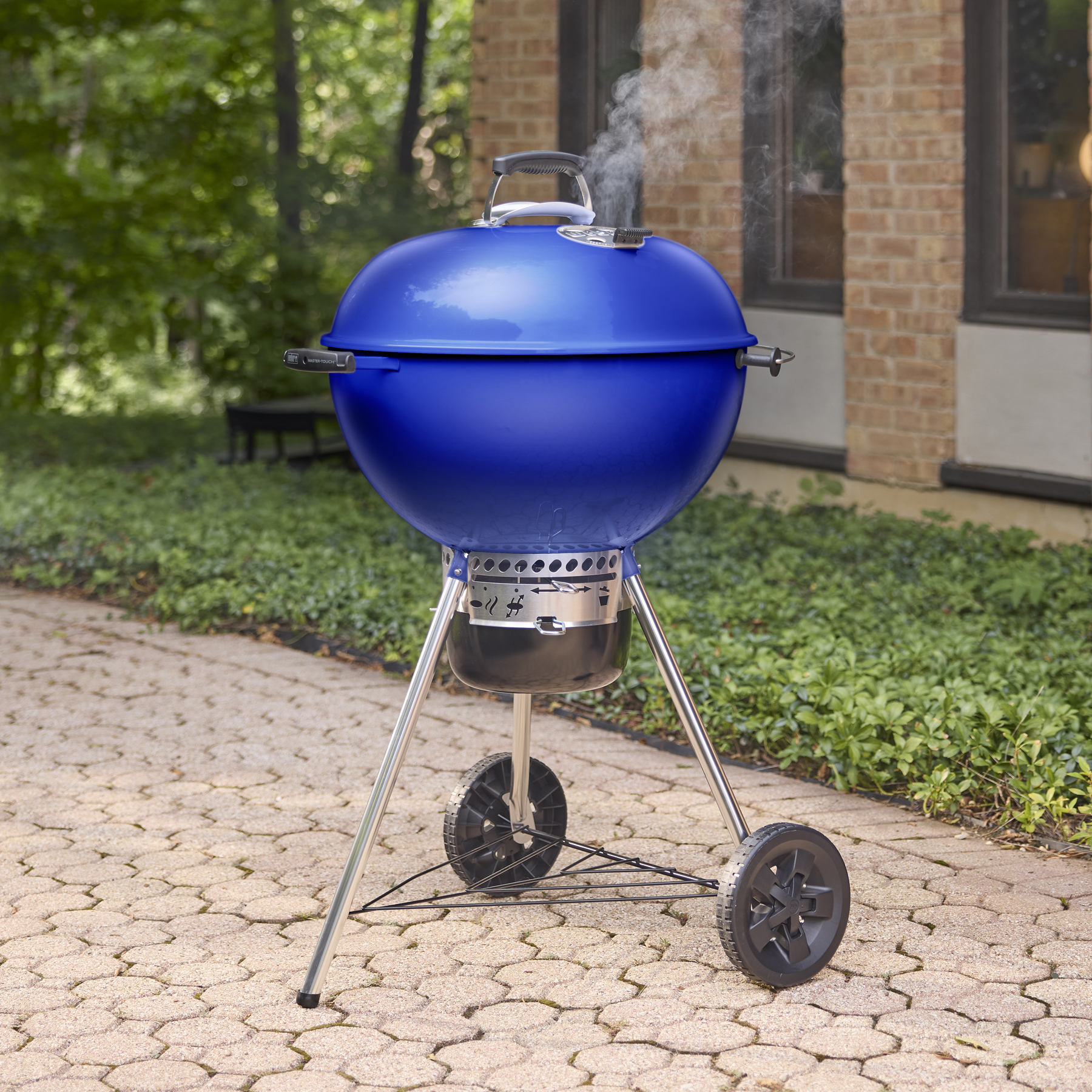 Barbacoa de carbón Master-Touch de 57 cm en AZUL OCÉANO PROFUNDO