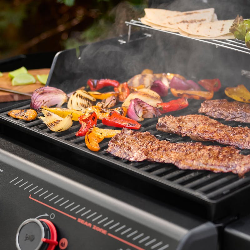 Spirit&reg; E-325 Gas Grill Stealth&reg; Edition (Natural Gas) image number 4