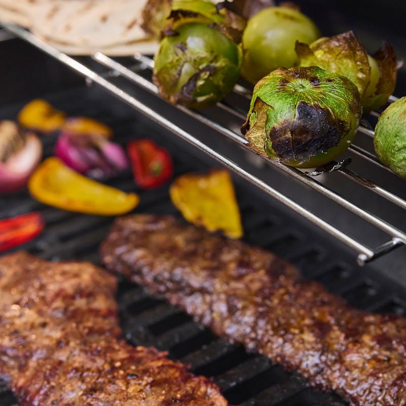 Spirit&reg; E-425C Gas Grill Stealth&reg; Edition (Liquid Propane) image number 5