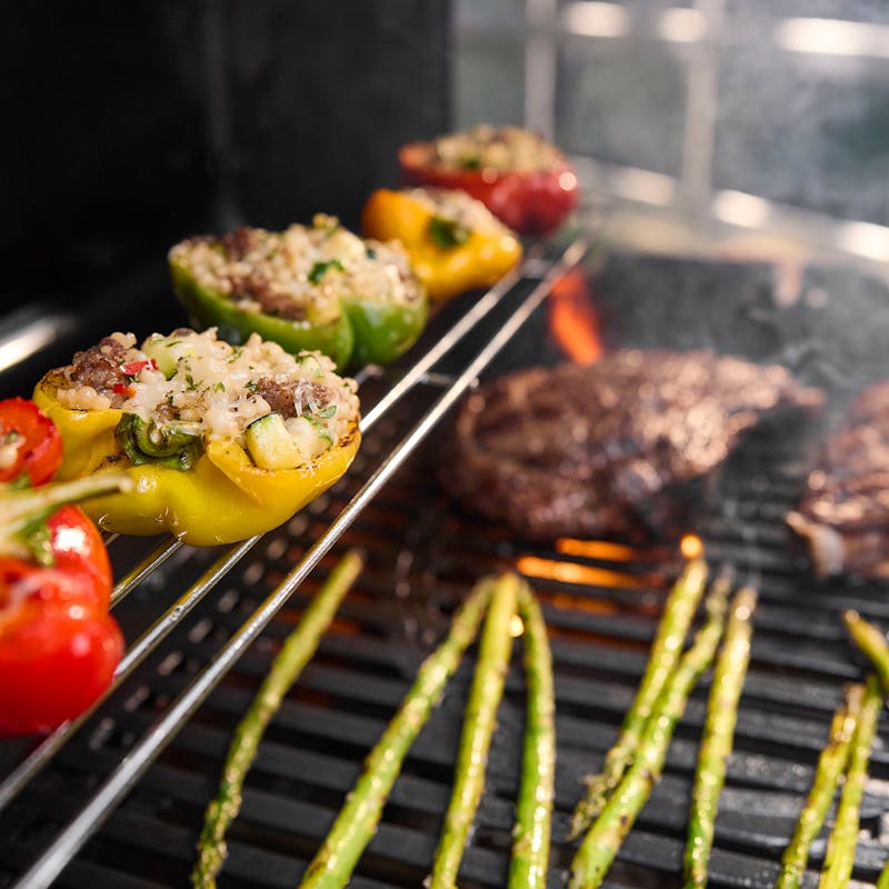 Spirit&reg; E-425C Gas Grill Stealth&reg; Edition (Liquid Propane) image number 6