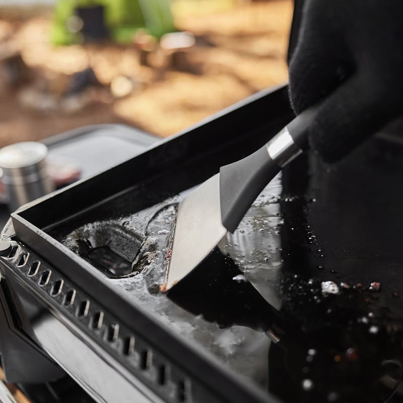 Weber Traveler® 17" Portable Griddle image number 2