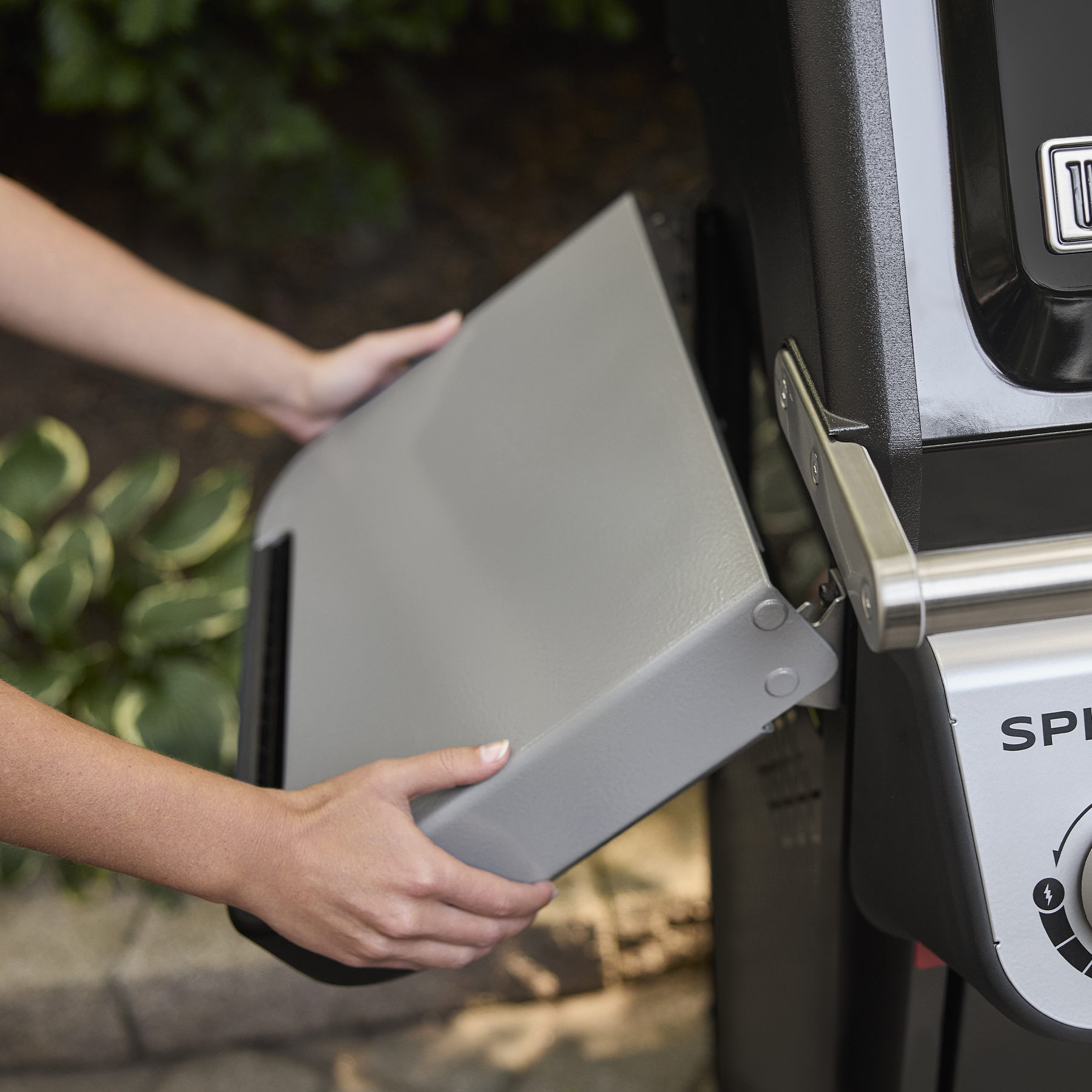 Spirit® E-325 Gas Grill (Liquid Propane) | Weber CA