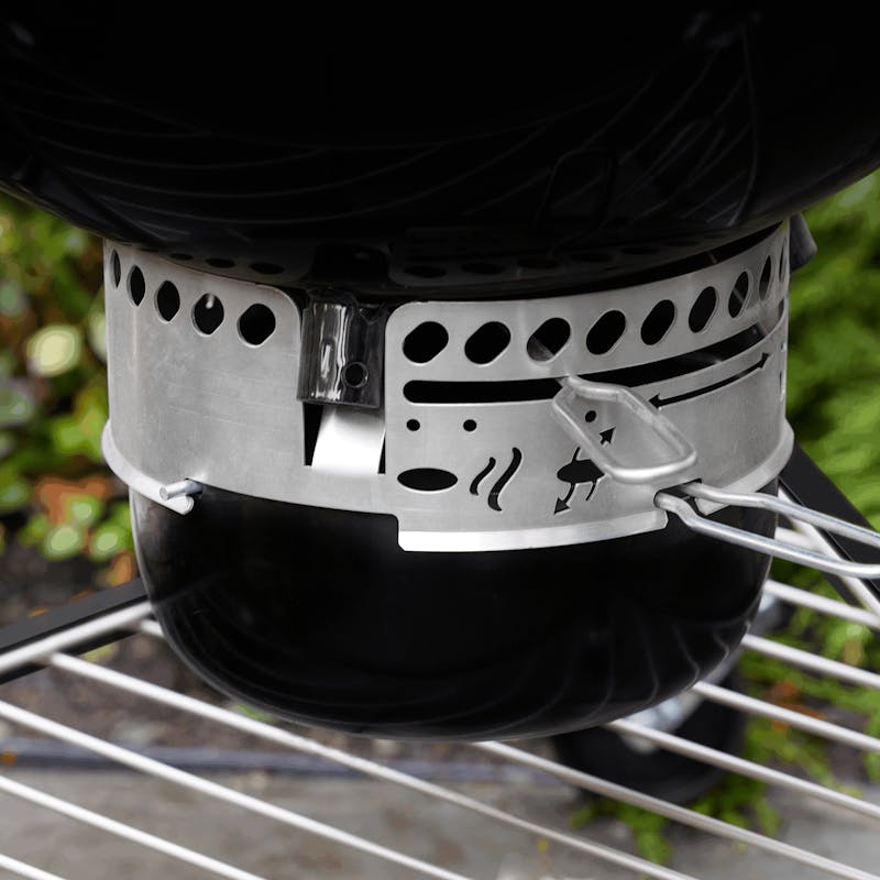 Summit® Kamado E6 Charcoal Barbecue image number 2