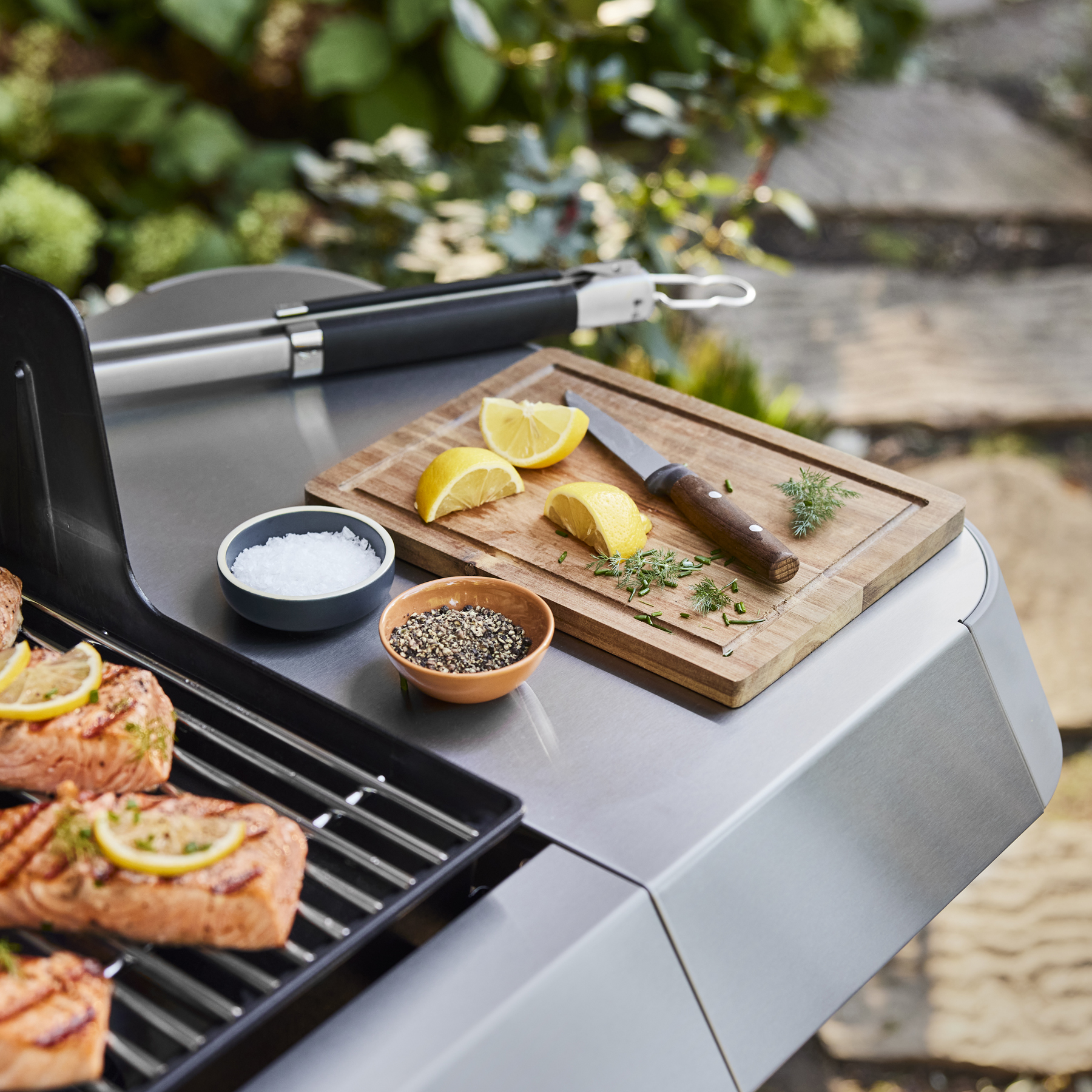 Genesis S-335C Gas Grill (Natural Gas)