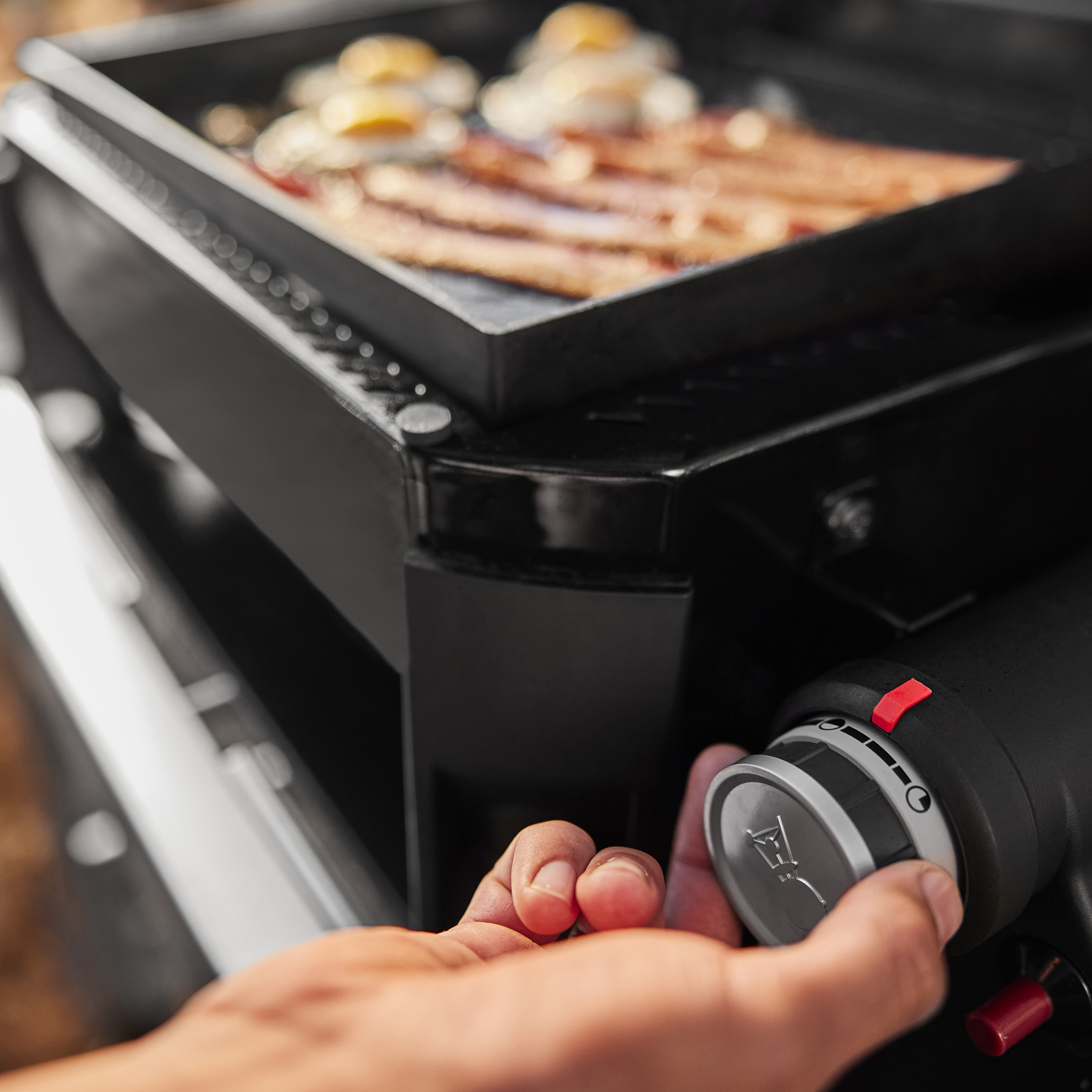 Slate® 17” Tabletop Griddle | Rust-Resistant & Portable | Weber US